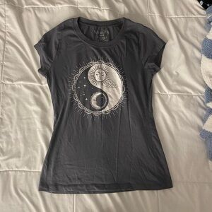 Dark gray yin yang wound up tee size medium